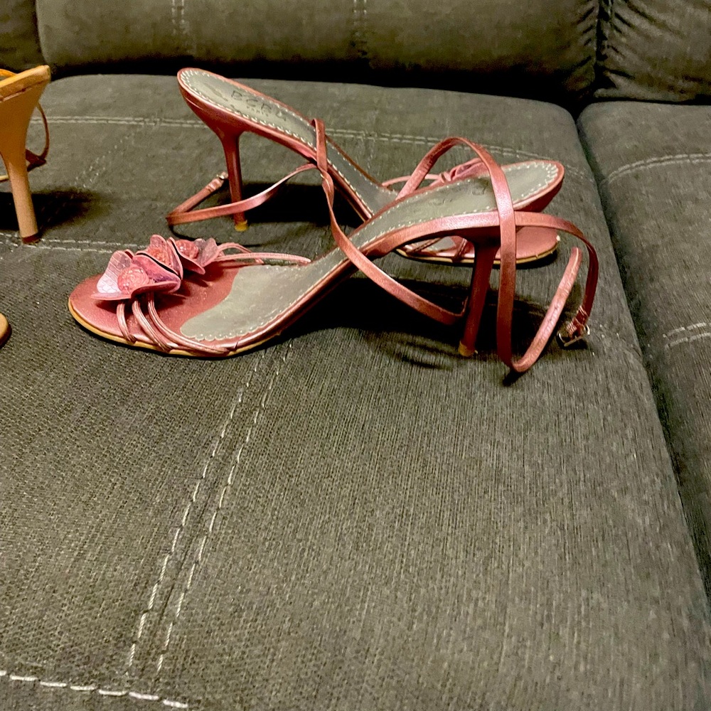 Gently worn and will brighten your next summer outing